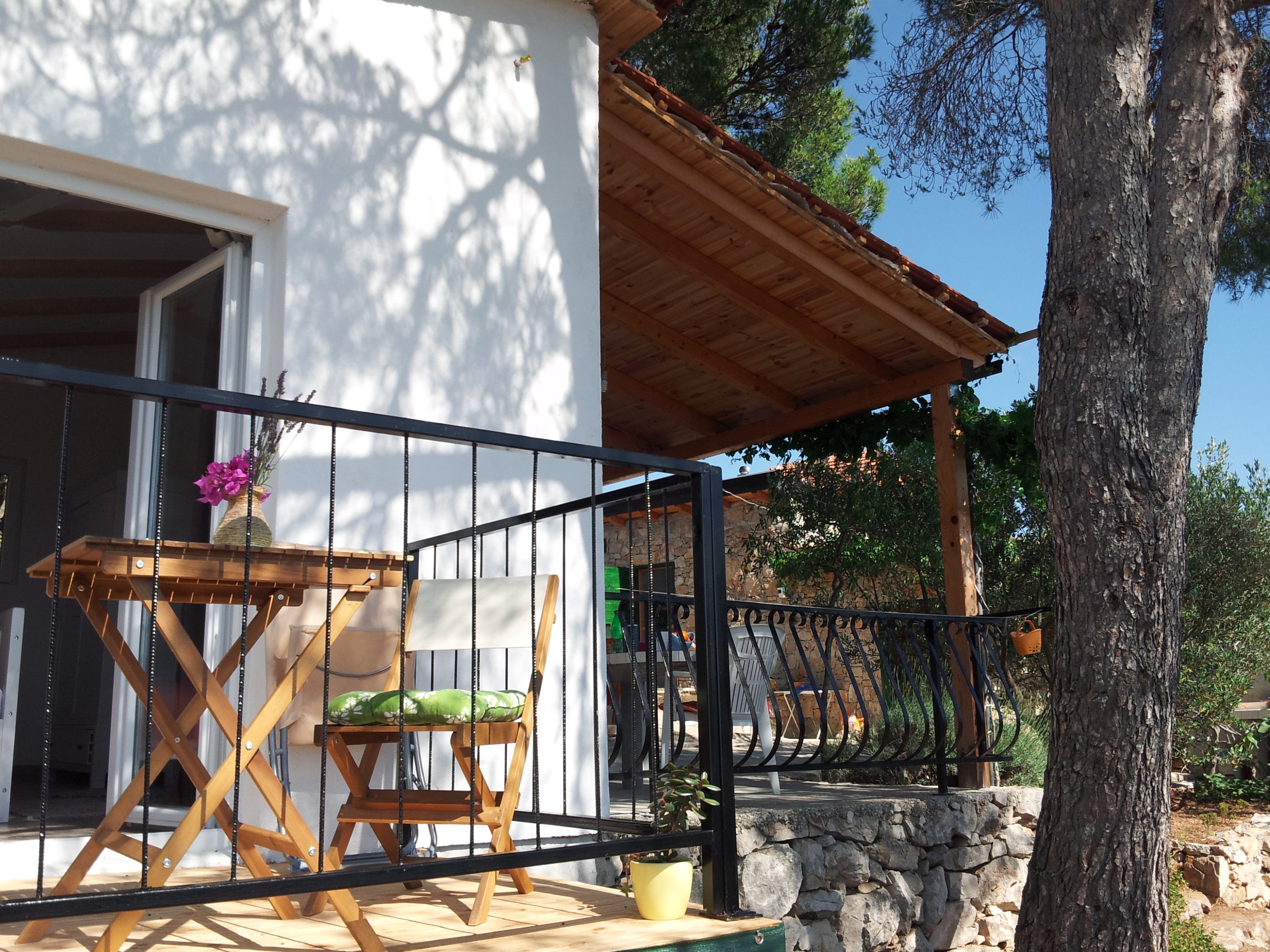 One bedroom house with terrace and sea view Milna, Brač  K