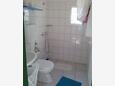 Milna, Bathroom in the house, (pet friendly).