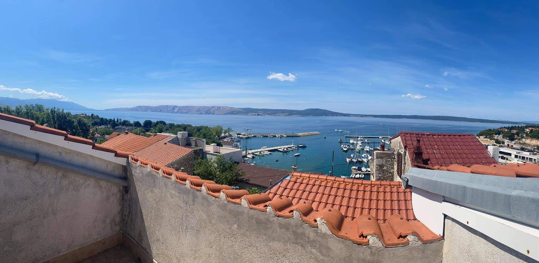 Trosobna kuća s terasom i pogledom na more Novi Vinodolski  K