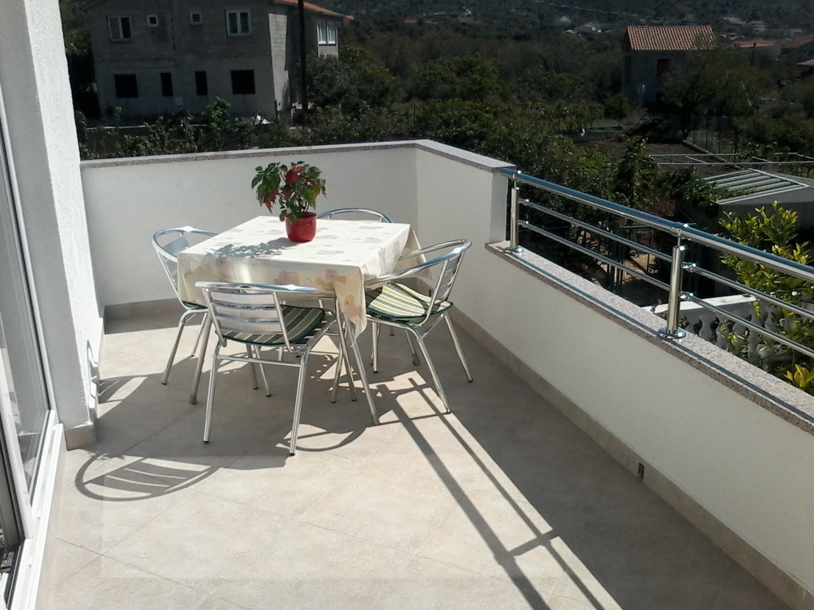 Enosobni apartma S teraso in pogledom na morje Vinišće, Trogir  A-b