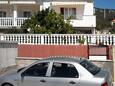 Parkeerplaats Vinišće, Trogir, Parkeerplaats 12248 - Appartementen with pebble beach.