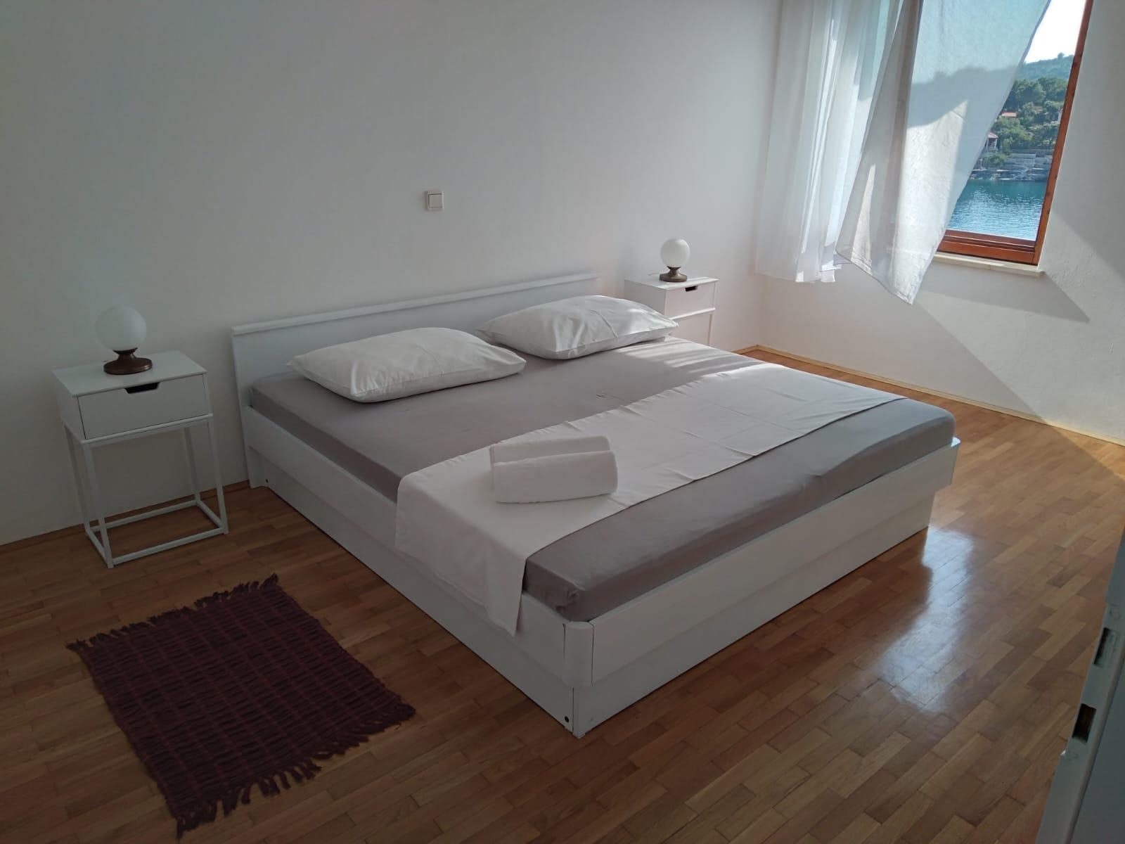 Two bedroom apartment near beach Puntinak, Brač (A-12255-a)