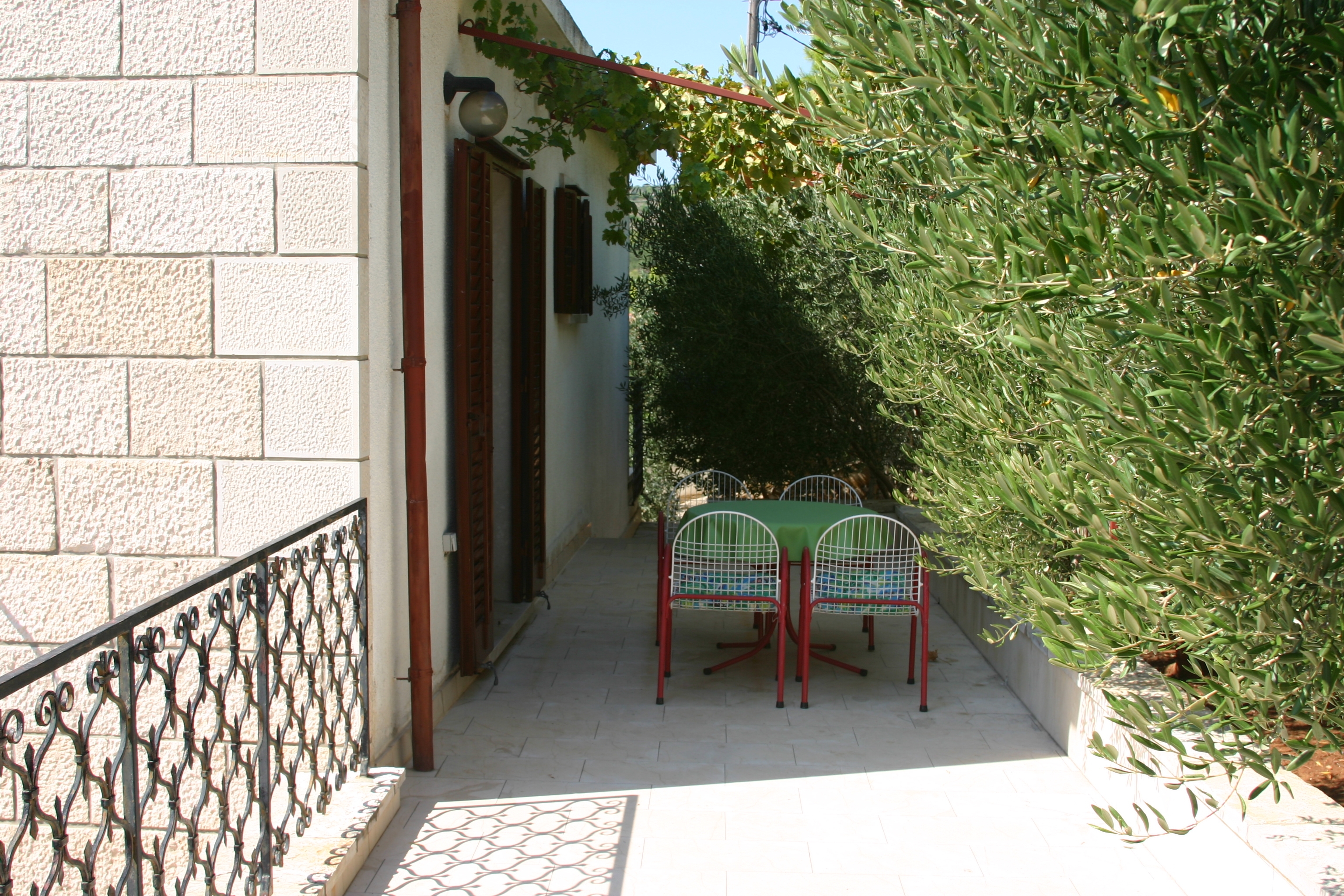Two bedroom apartment near beach Puntinak, Brač  A-a