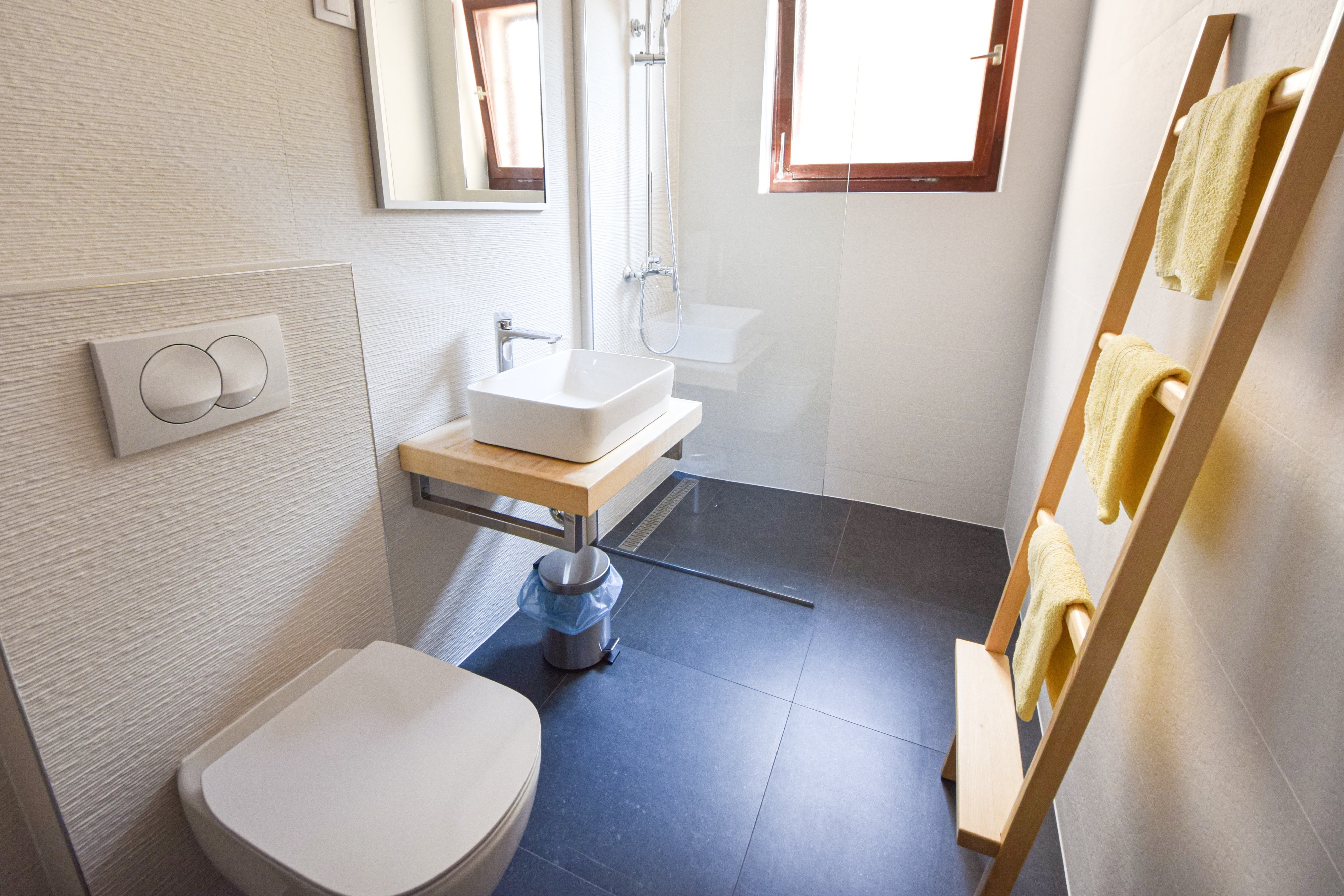One bedroom apartment near beach Puntinak, Brač  A-b