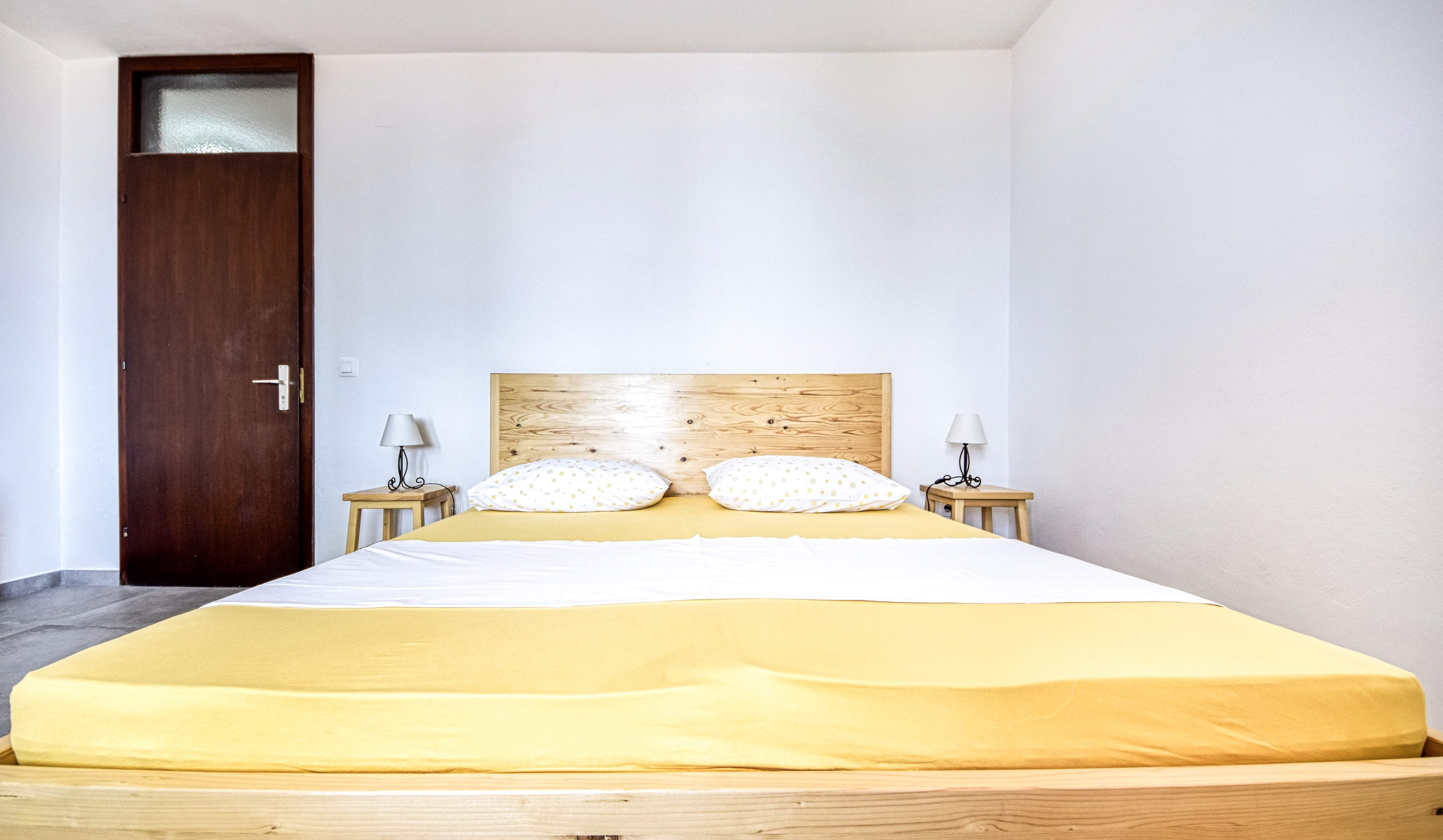 One bedroom apartment near beach Puntinak, Brač  A-b