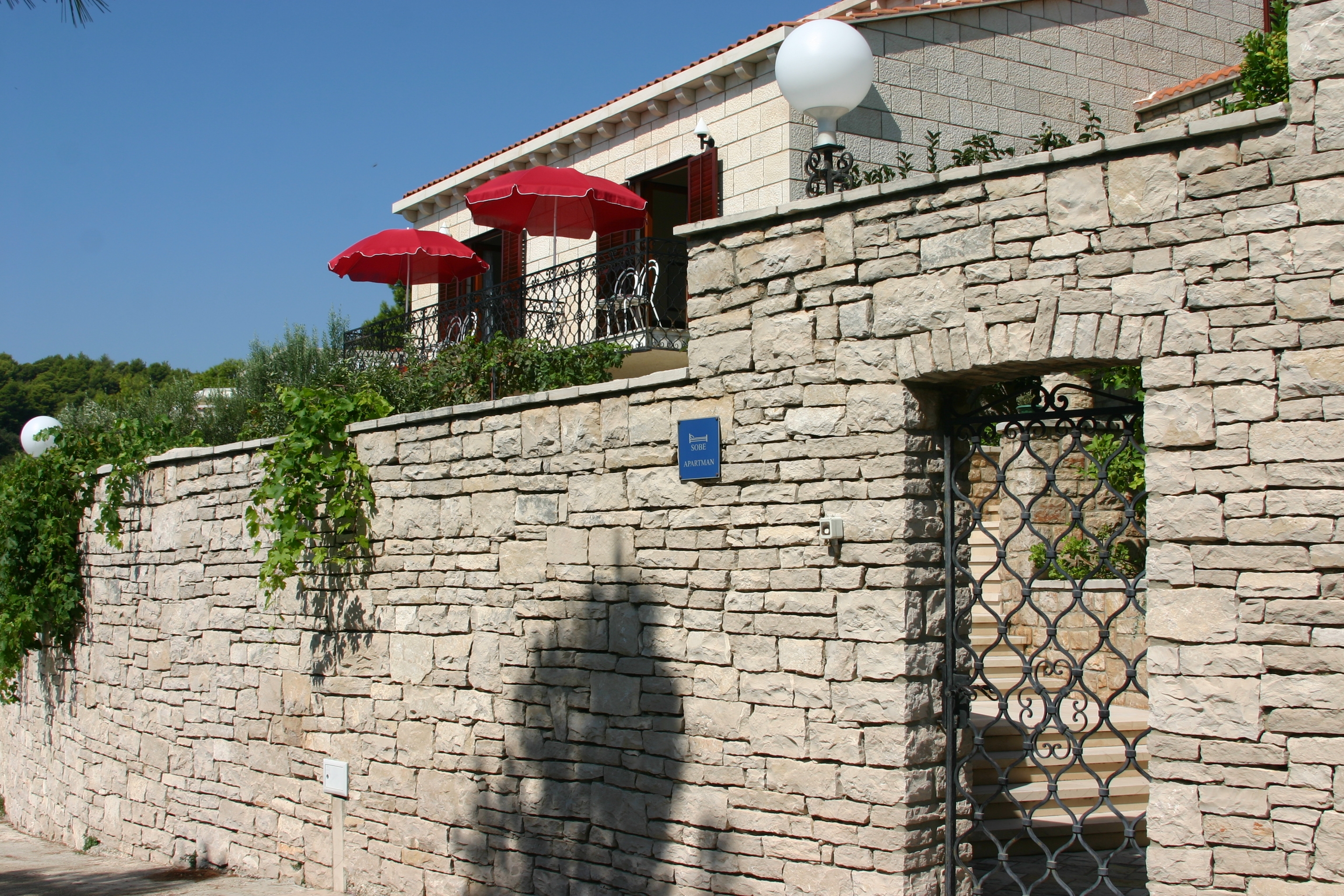 Room near beach Puntinak, Brač (S-12255-b)