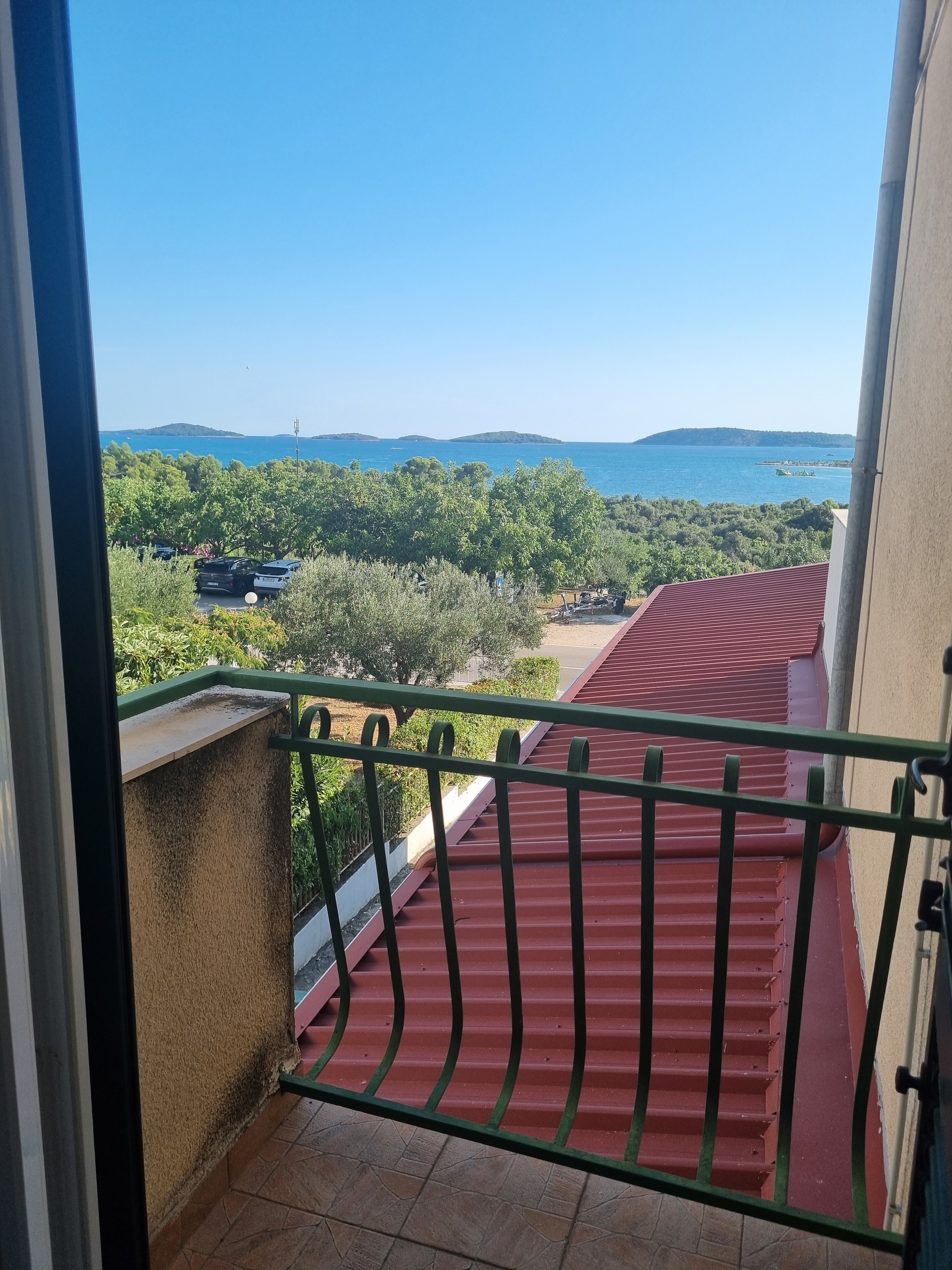 Room with balcony and sea view Solaris, Šibenik  S-a