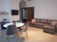 Kampor, Dining room in the apartment, air condition available, (pet friendly) and WiFi.