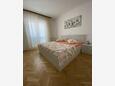 Spálňa 2 Kampor, Spálňa 2 v ubytovacej jednotke apartment, domáci miláčikovia povolení a WiFi.