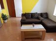 Kampor, Sala de estar in the apartment, (pet friendly) y WiFi.