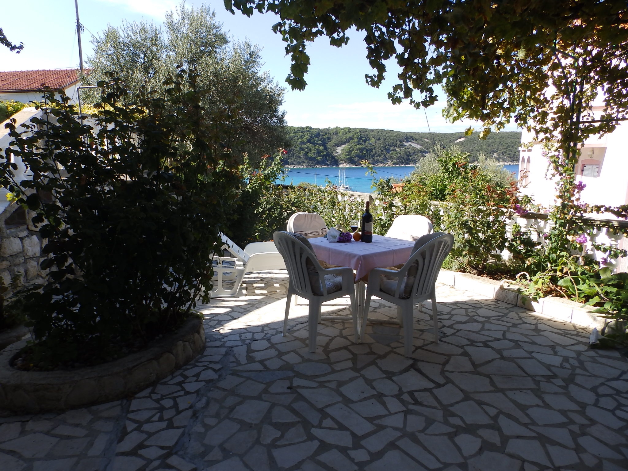 One bedroom apartment with terrace and sea view Kampor, Rab (A-12273-c)