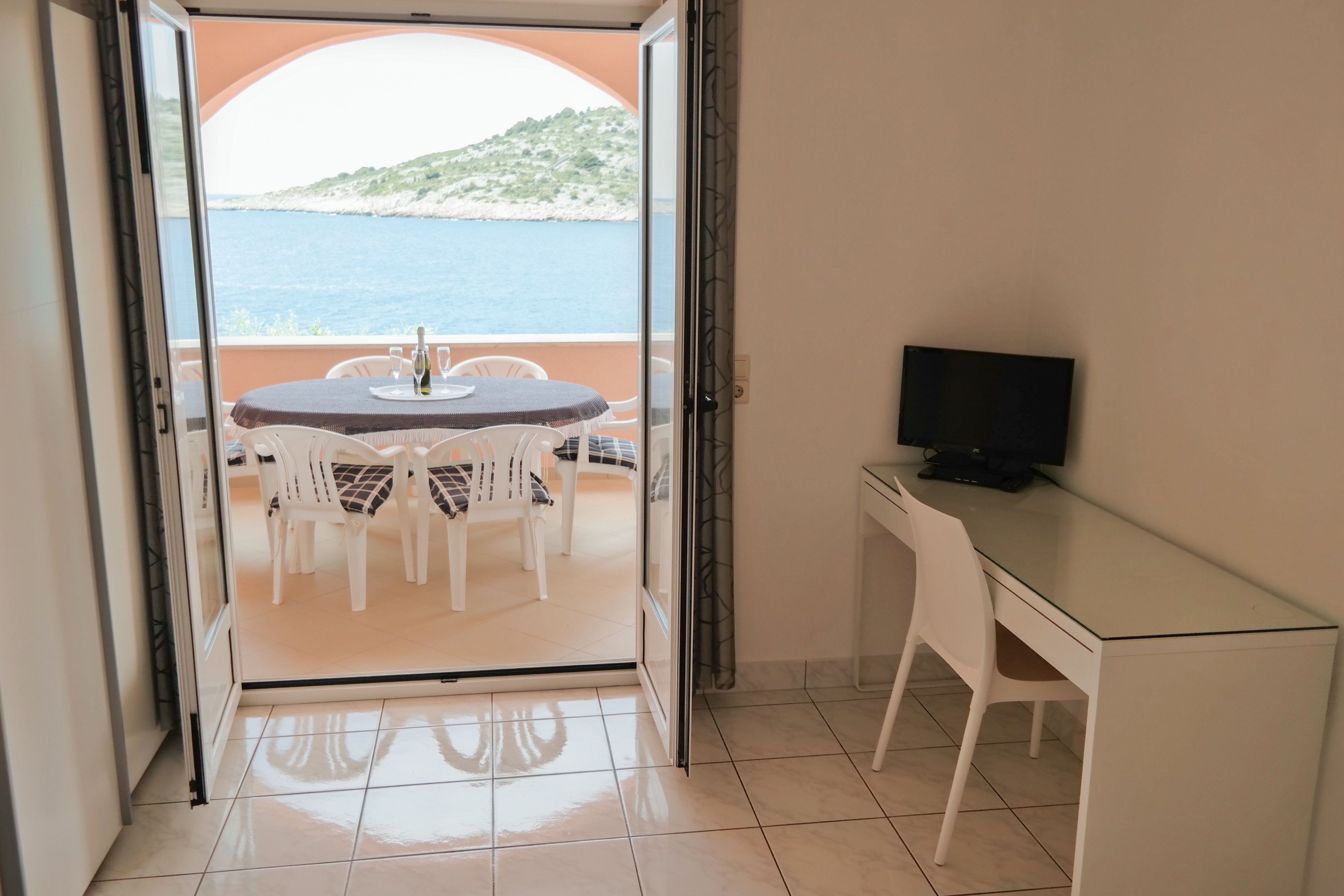Two bedroom apartment near beach Ražanj, Rogoznica  A-c