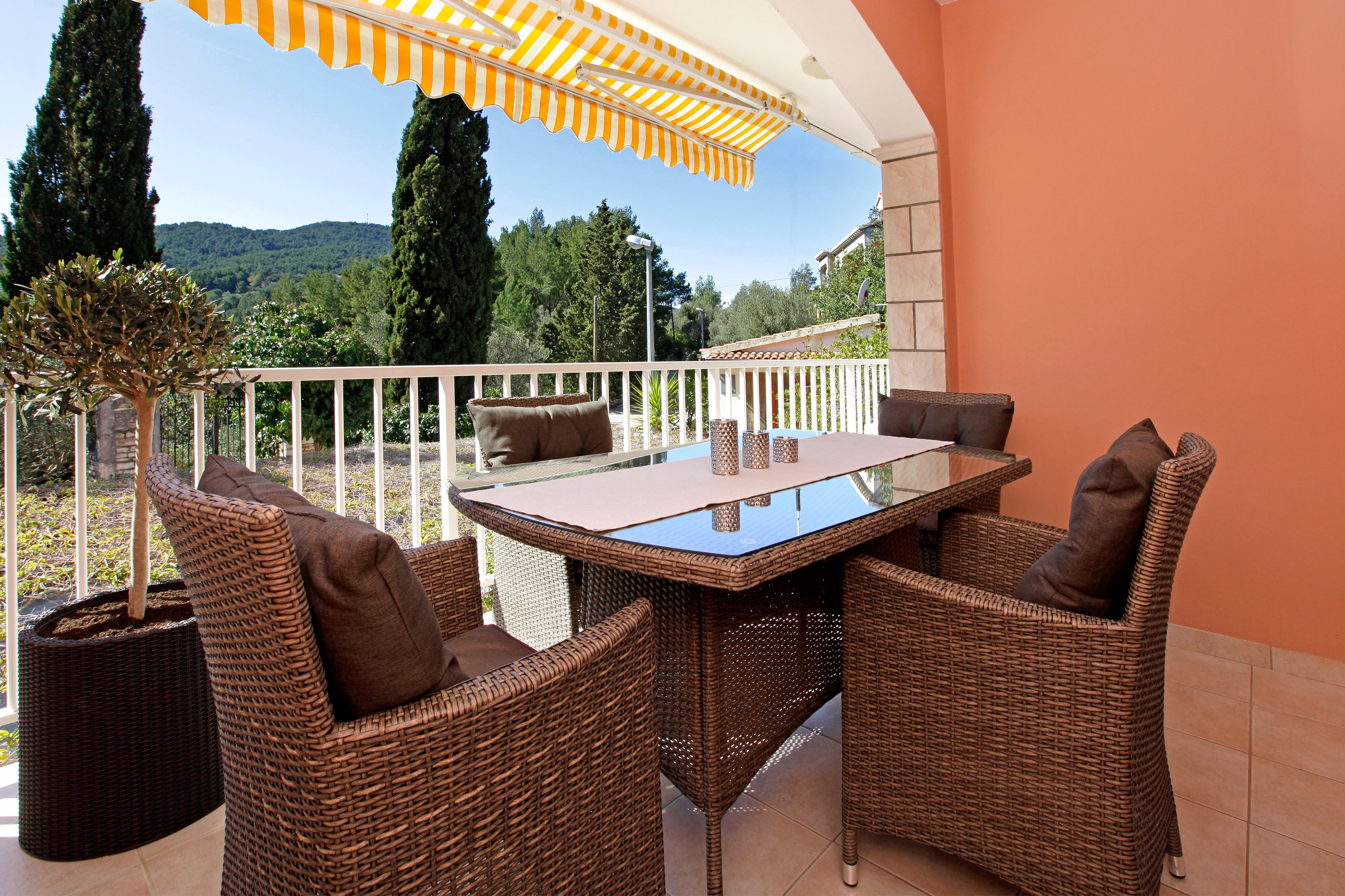 Four bedroom house with balcony and sea view Vela Luka, Korčula  K