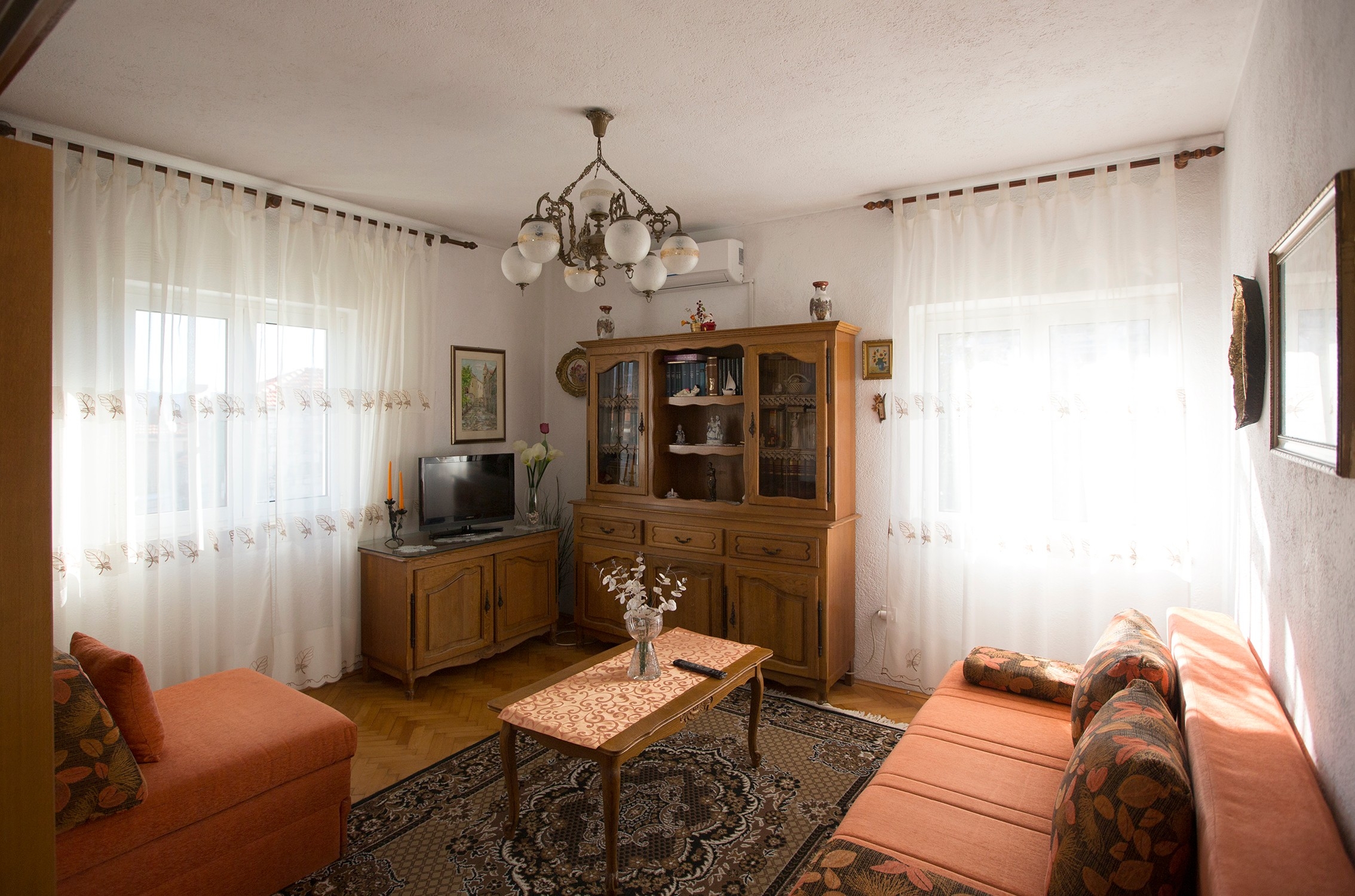 Two bedroom apartment with balcony and sea view Postira, Brač (A-12291-a)