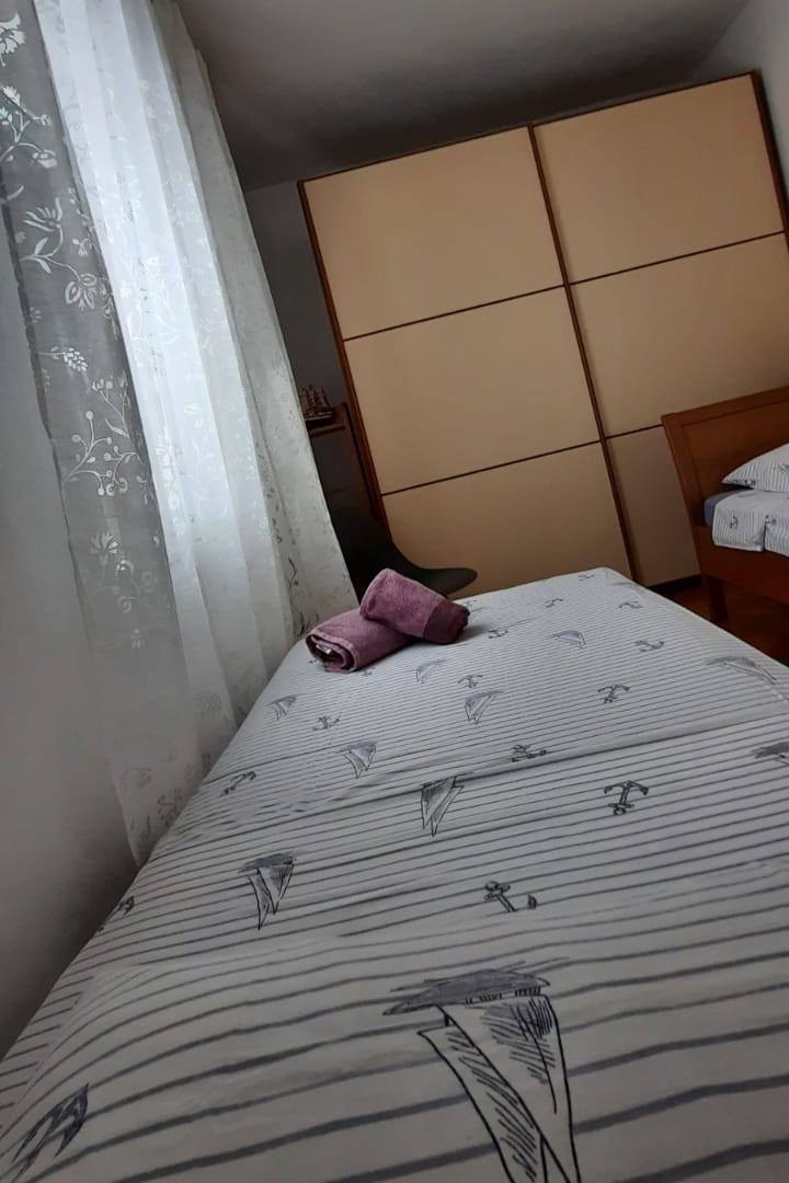 Two bedroom apartment with terrace Postira, Brač  A-b