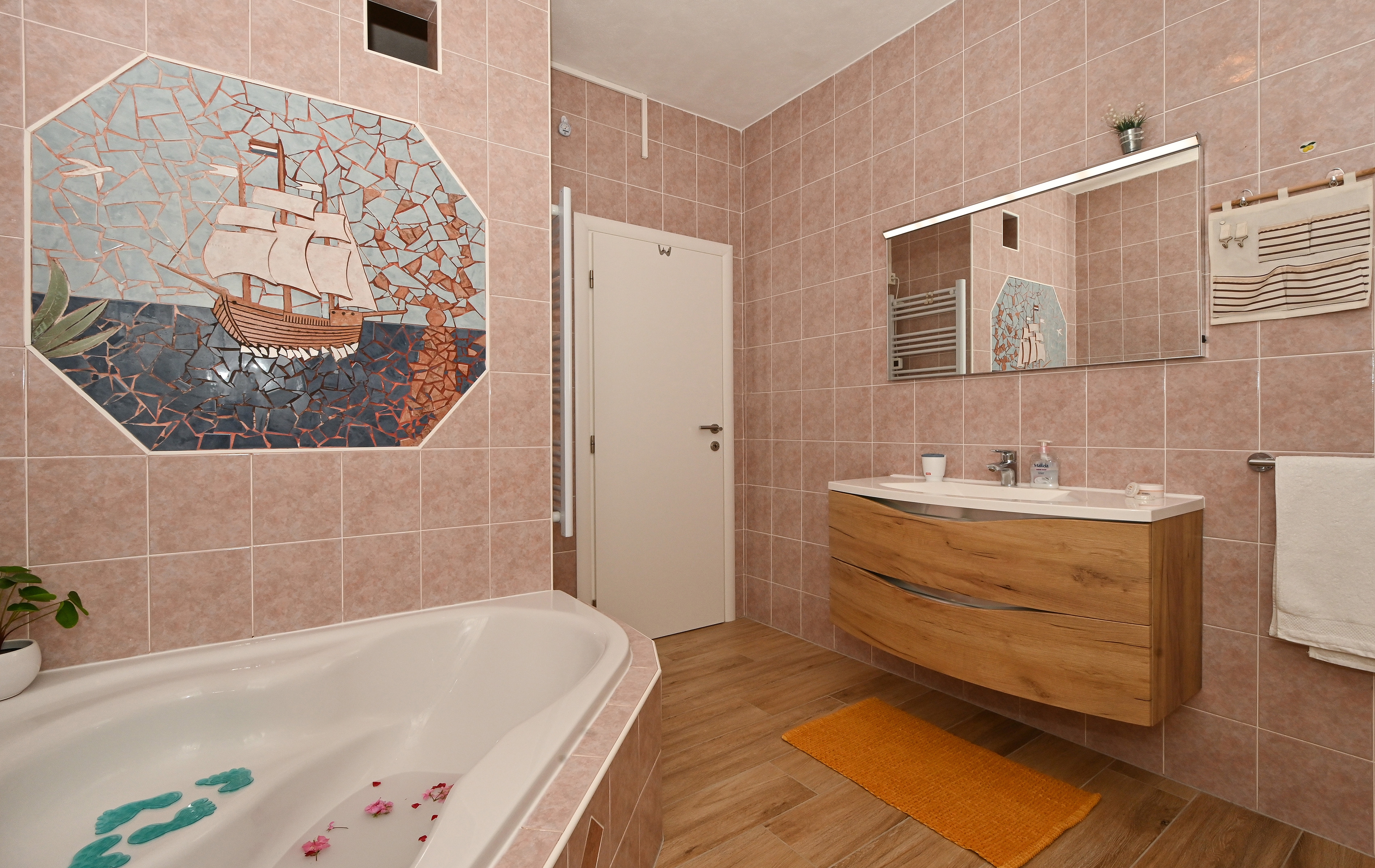 Three bedroom apartment with terrace and sea view Okrug Gornji, Čiovo  A-a