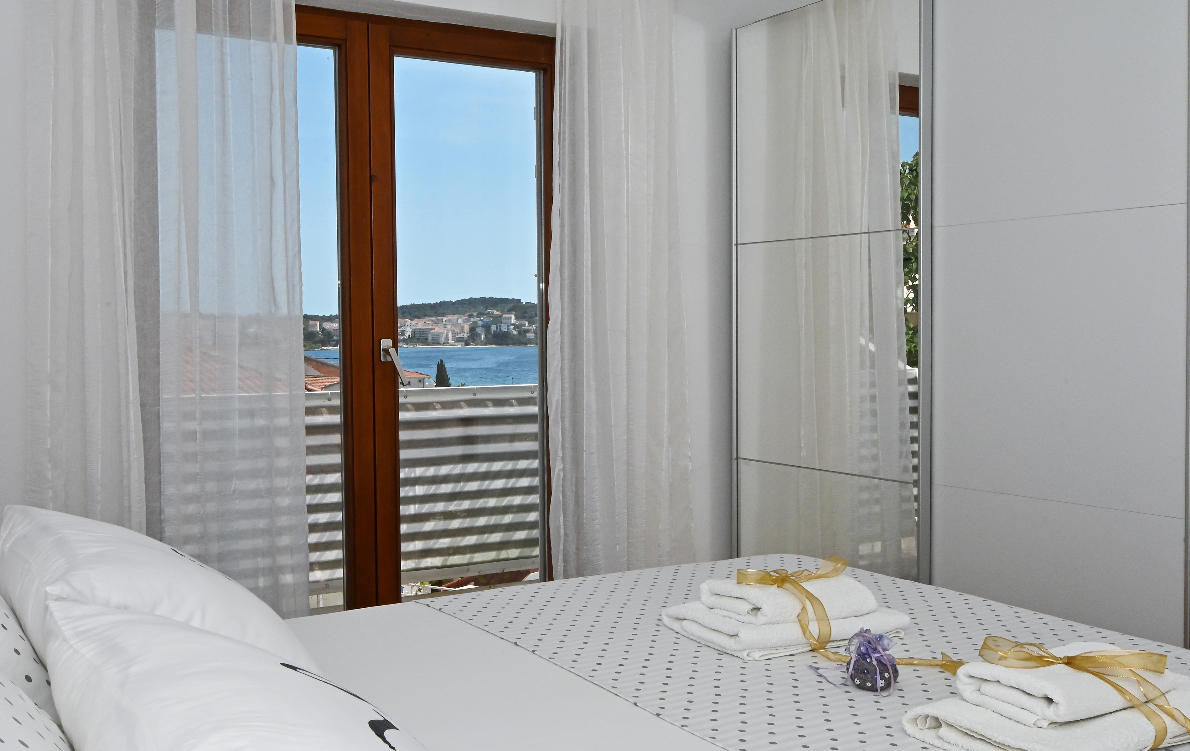 Three bedroom apartment with terrace and sea view Okrug Gornji, Čiovo  A-a