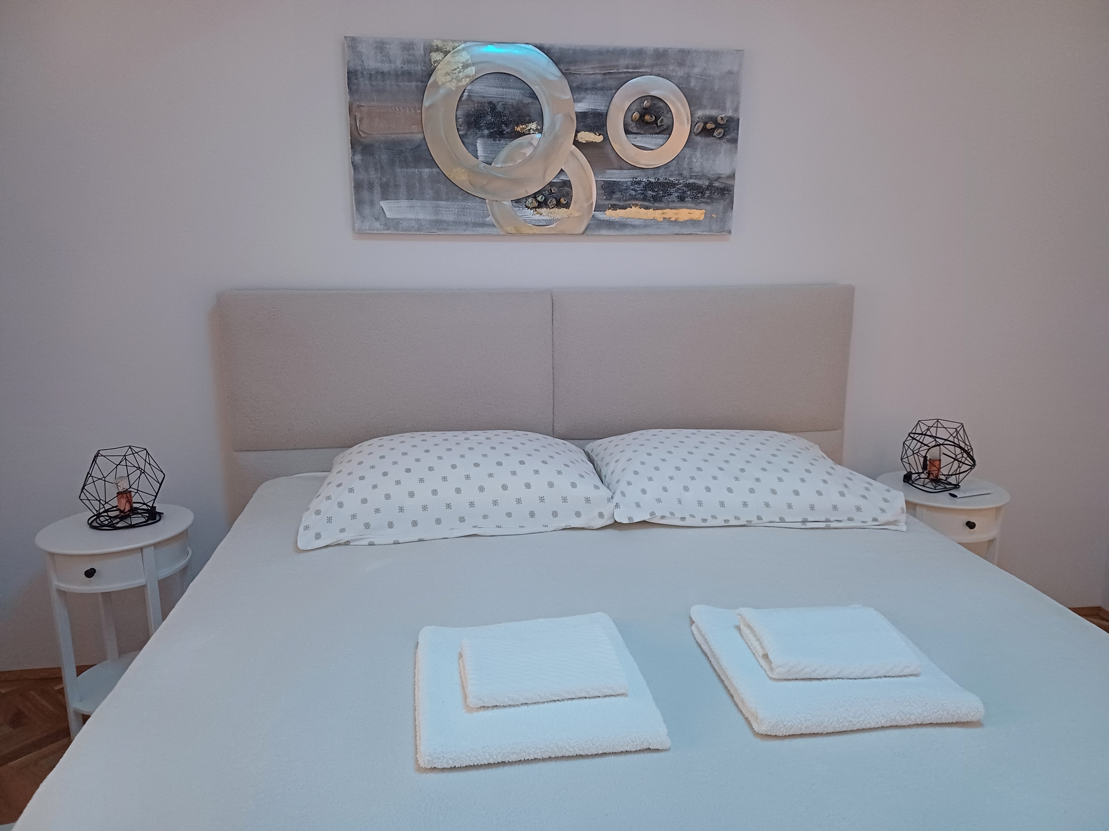Three bedroom apartment with terrace and sea view Okrug Gornji, Čiovo  A-a