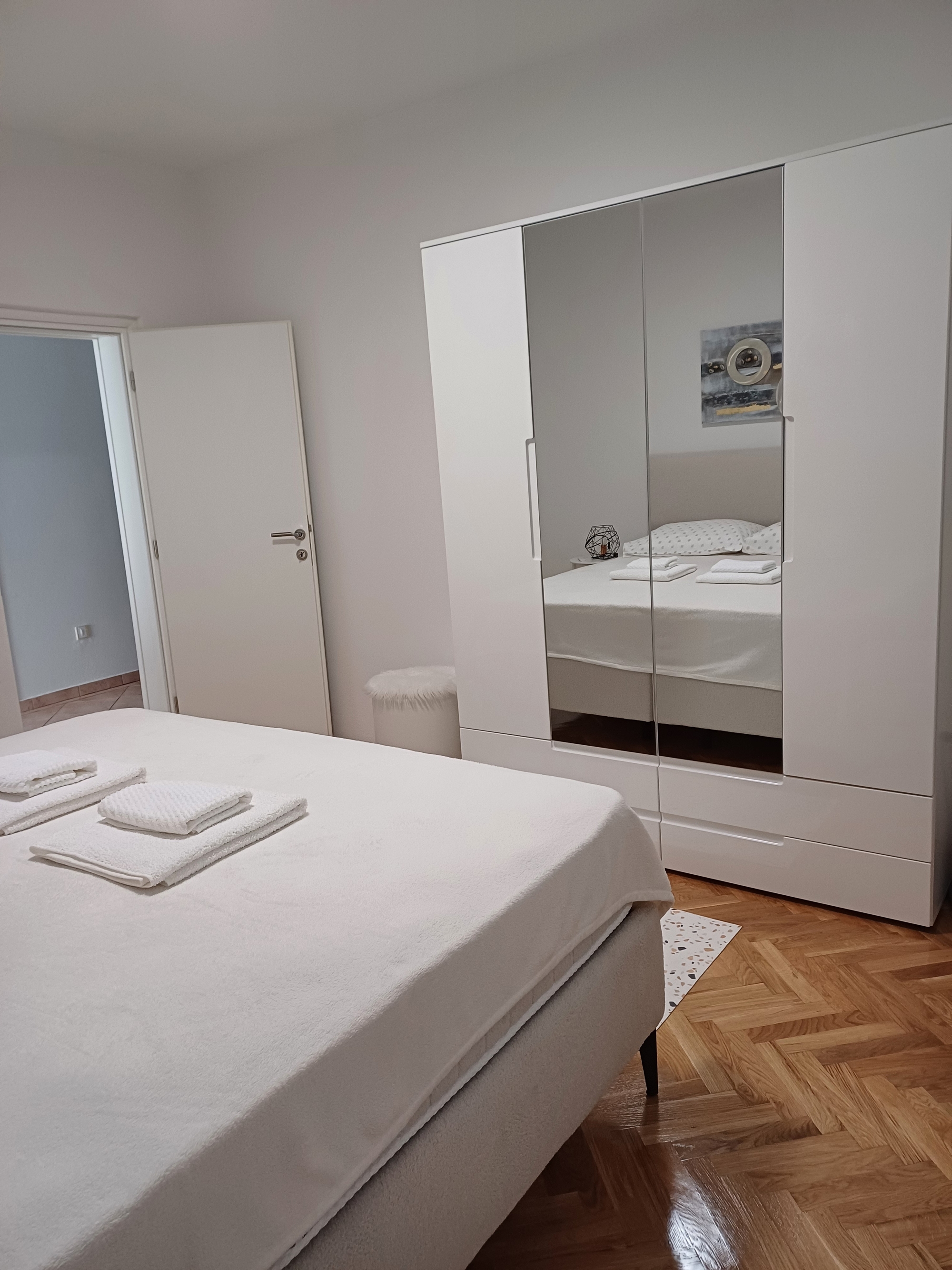 Three bedroom apartment with terrace and sea view Okrug Gornji, Čiovo  A-a