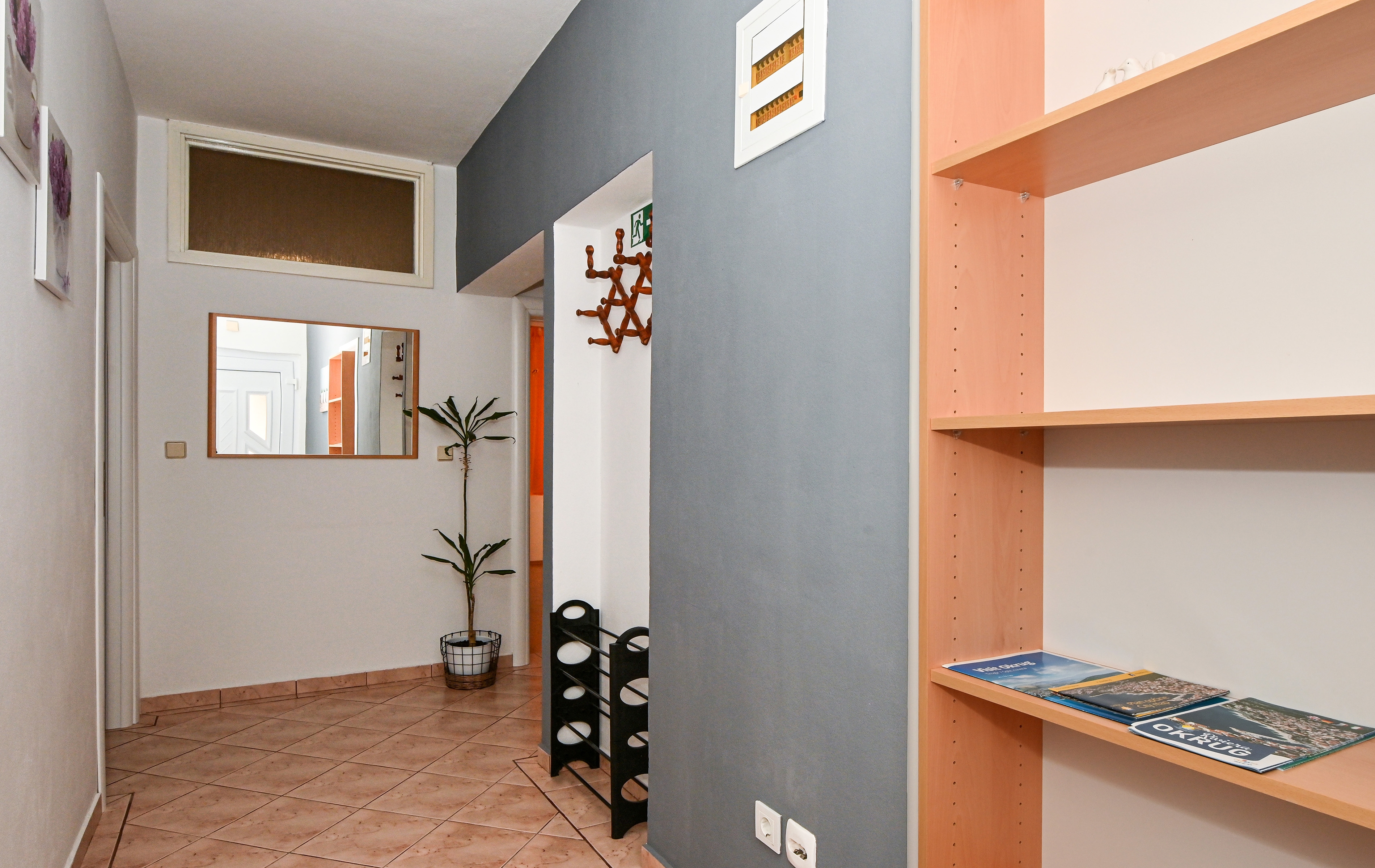 Three bedroom apartment with terrace and sea view Okrug Gornji, Čiovo  A-a