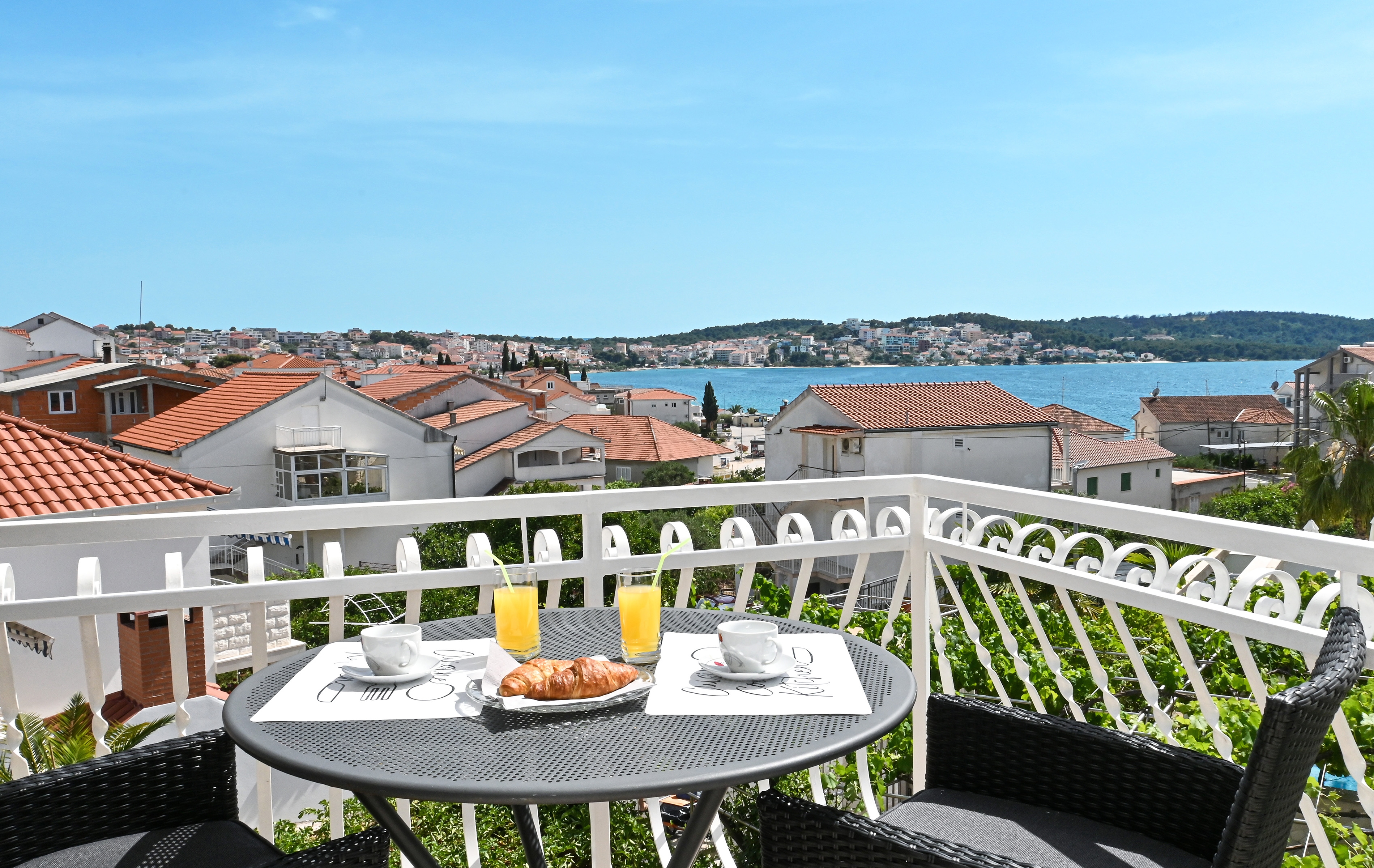 Three bedroom apartment with terrace and sea view Okrug Gornji, Čiovo  A-a