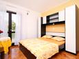 Ložnice Jelsa, Ložnice v ubytování typu studio-apartment, dostupna klima i WIFI.