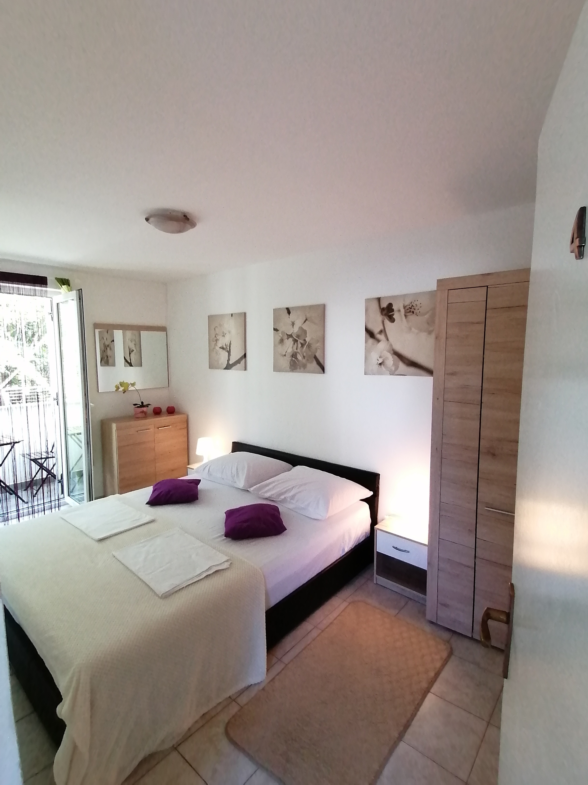 Room with balcony Crikvenica (S-12305-a) Room with balcony Crikvenica (S-12305-a)