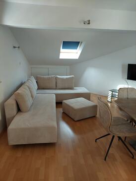 Sukošan, Living room in the apartment, (pet friendly) and WiFi.