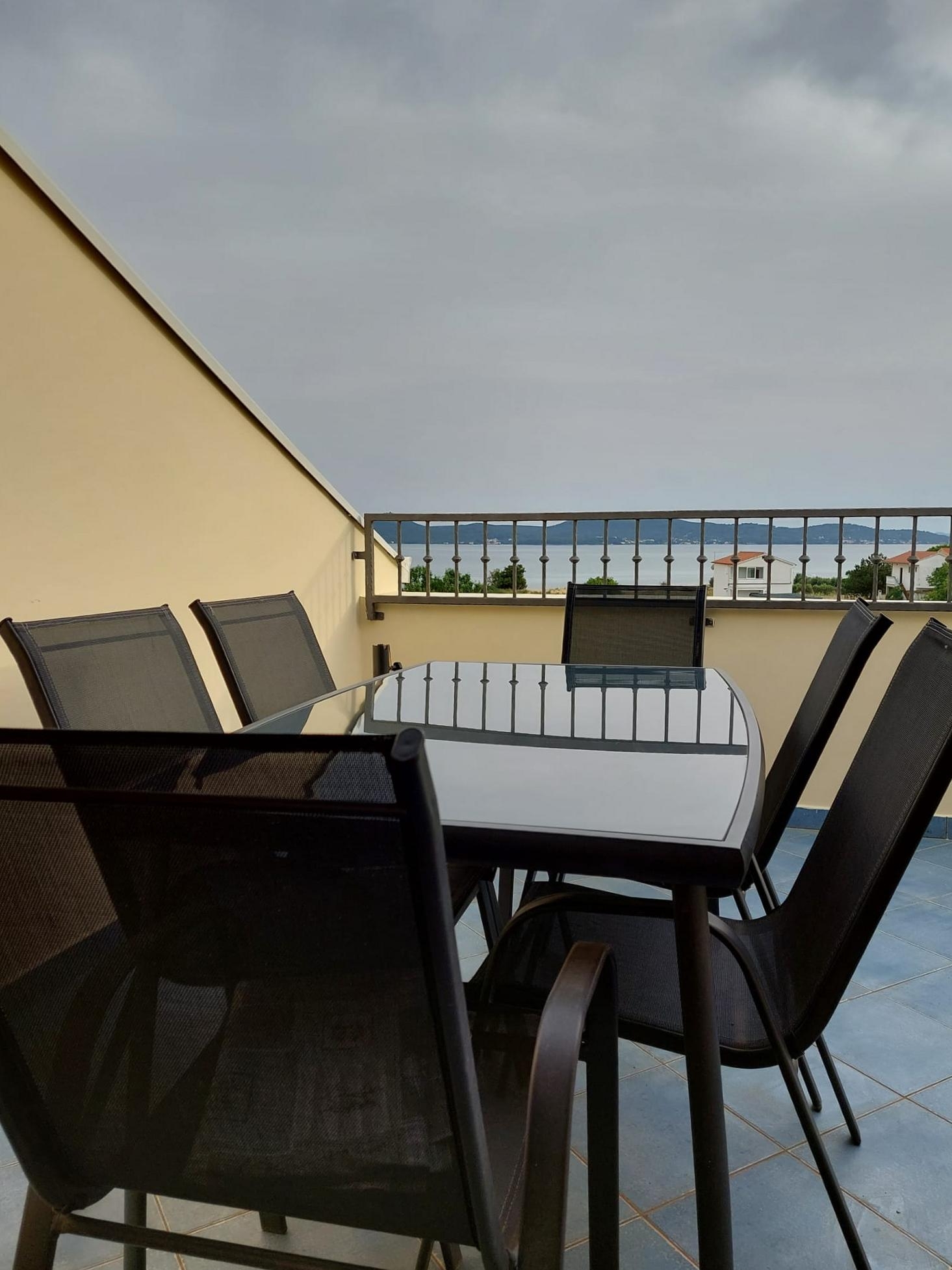 Two bedroom apartment with terrace and sea view Sukošan, Zadar  A-c