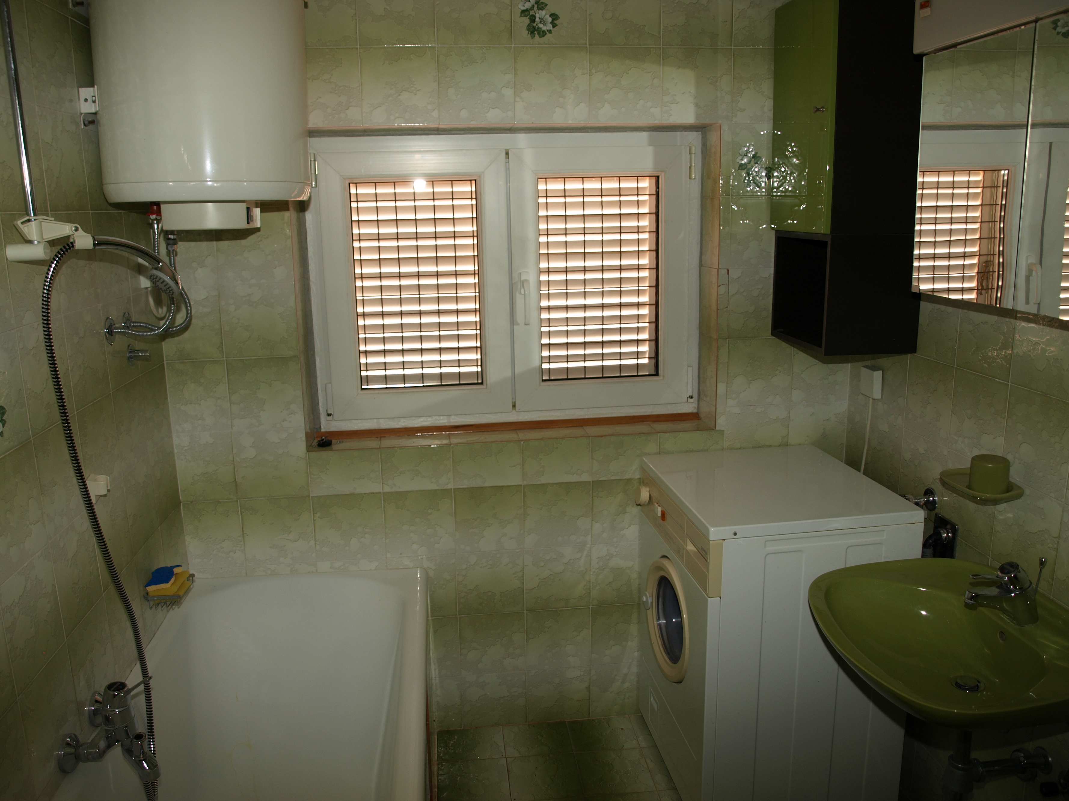 Two bedroom apartment near beach Novi Vinodolski  A-b