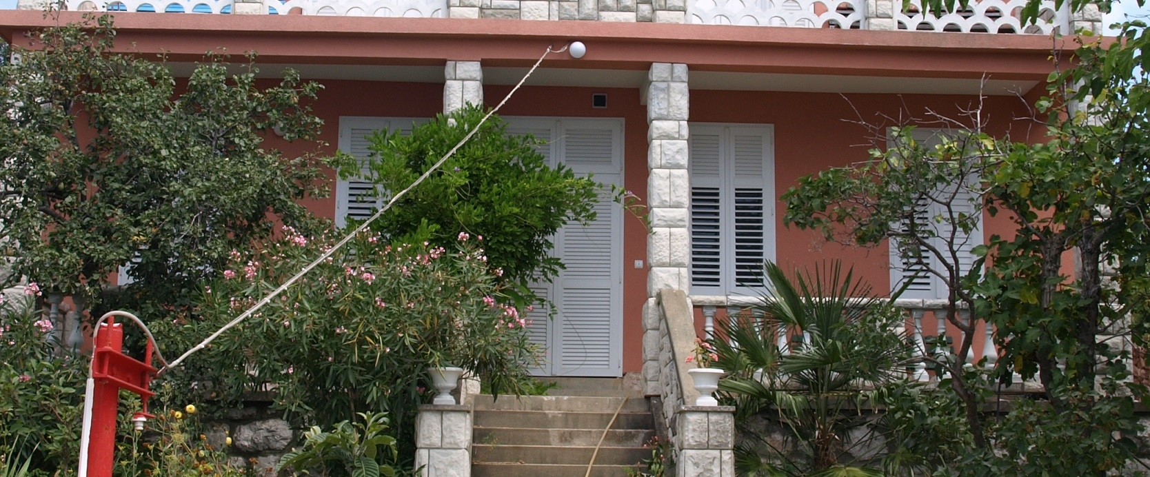 Two bedroom apartment near beach Novi Vinodolski  A-b