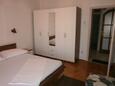 Podgora, Bedroom 1 in the apartment, air condition available, (pet friendly) and WiFi.