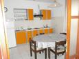 Podgora, Kitchen in the apartment, (pet friendly) and WiFi.