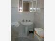 Podgora, Bathroom in the apartment, (pet friendly) and WiFi.