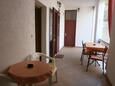 Podgora, Makarska, Podwórko 12326 - Apartamenty przy morzu ze żwirową plażą.