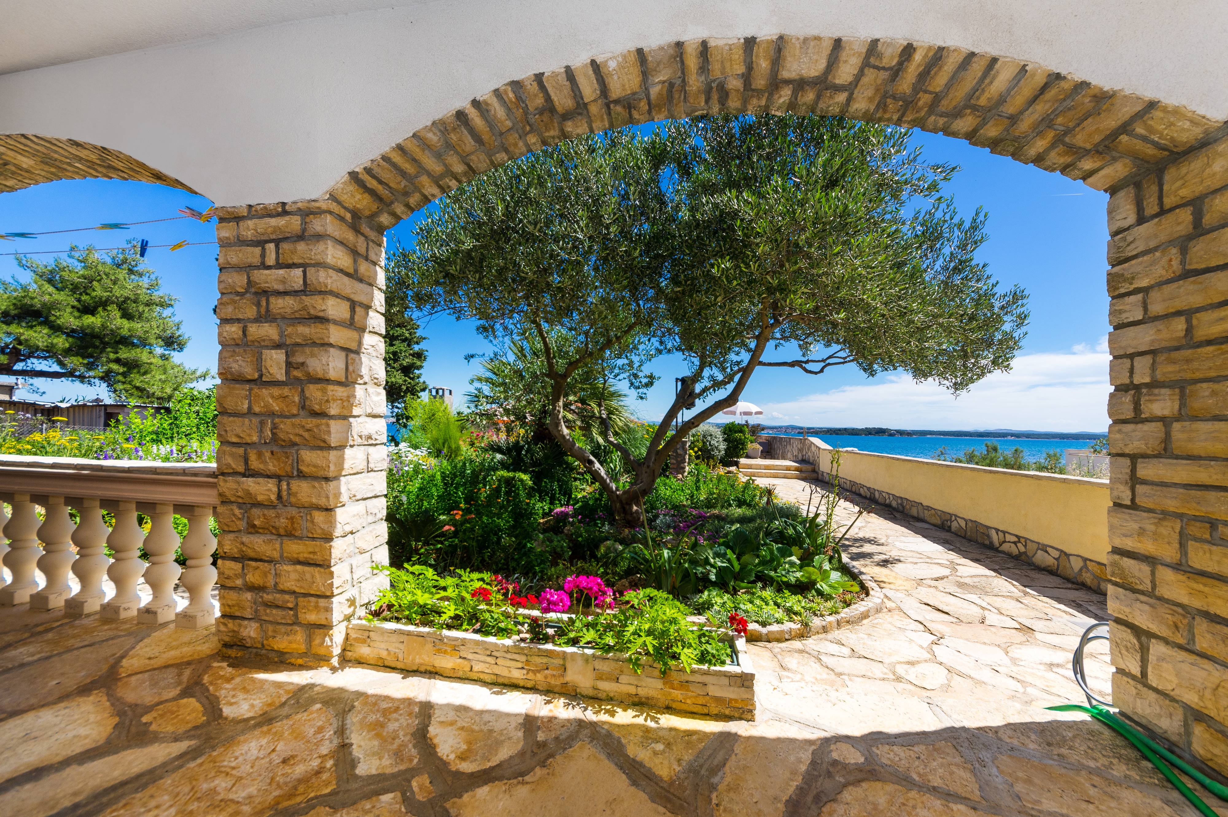 Two bedroom apartment near beach Tkon, Pašman (A-12346-a)