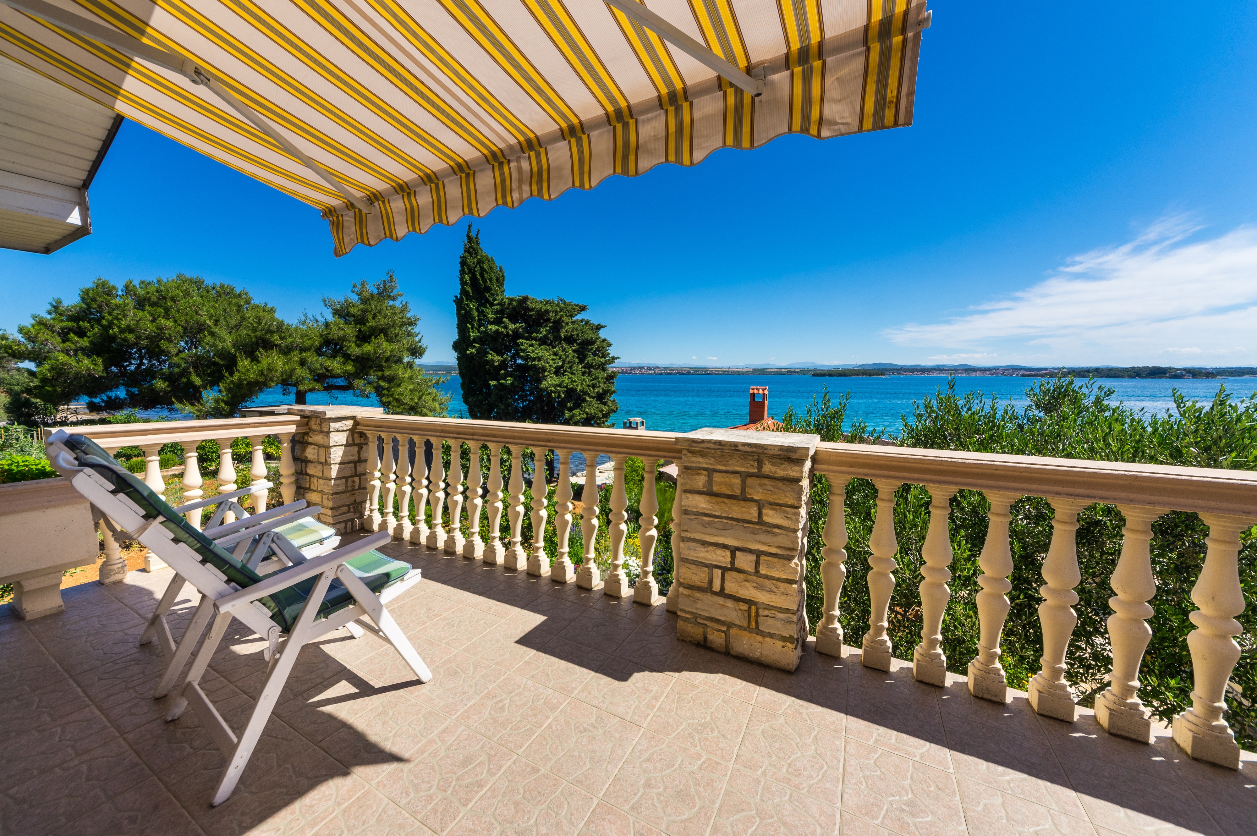 Two bedroom apartment near beach Tkon, Pašman (A-12346-b)