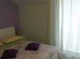 Ložnice 2 Povlja, Ložnice 2 v ubytování typu apartment, domácí mazlíčci povoleni a WiFi.