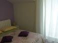 Povlja, Bedroom 2 in the apartment, (pet friendly) and WiFi.