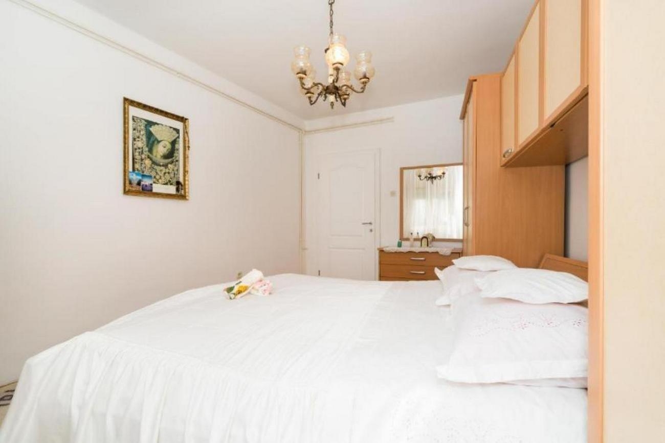 One bedroom apartment with terrace and sea view Sumpetar, Omiš  A-b