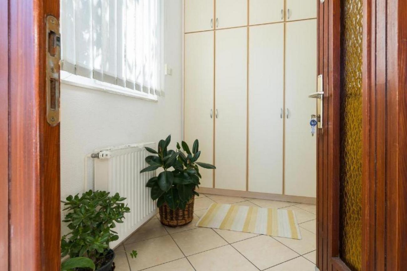 One bedroom apartment with terrace and sea view Sumpetar, Omiš  A-b