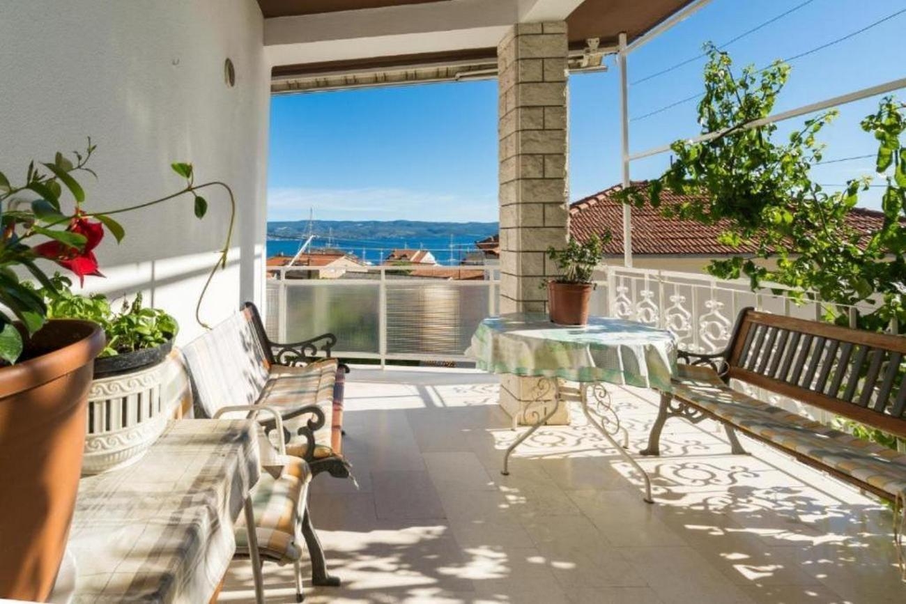 One bedroom apartment with terrace and sea view Sumpetar, Omiš  A-b