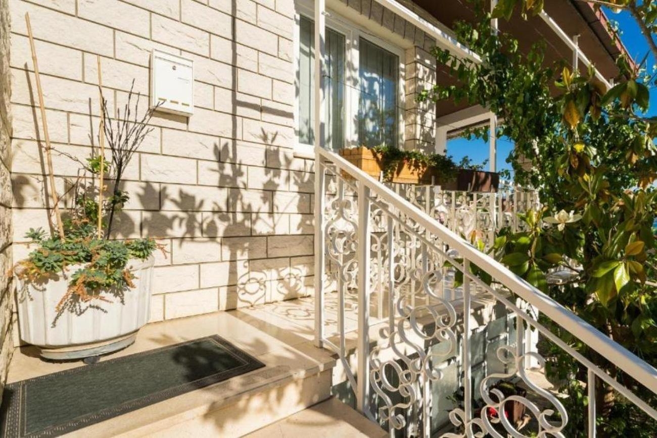 One bedroom apartment with terrace and sea view Sumpetar, Omiš (A-12356-b)