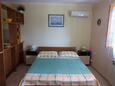 Rabac, Bedroom in the studio-apartment, air condition available and WiFi.