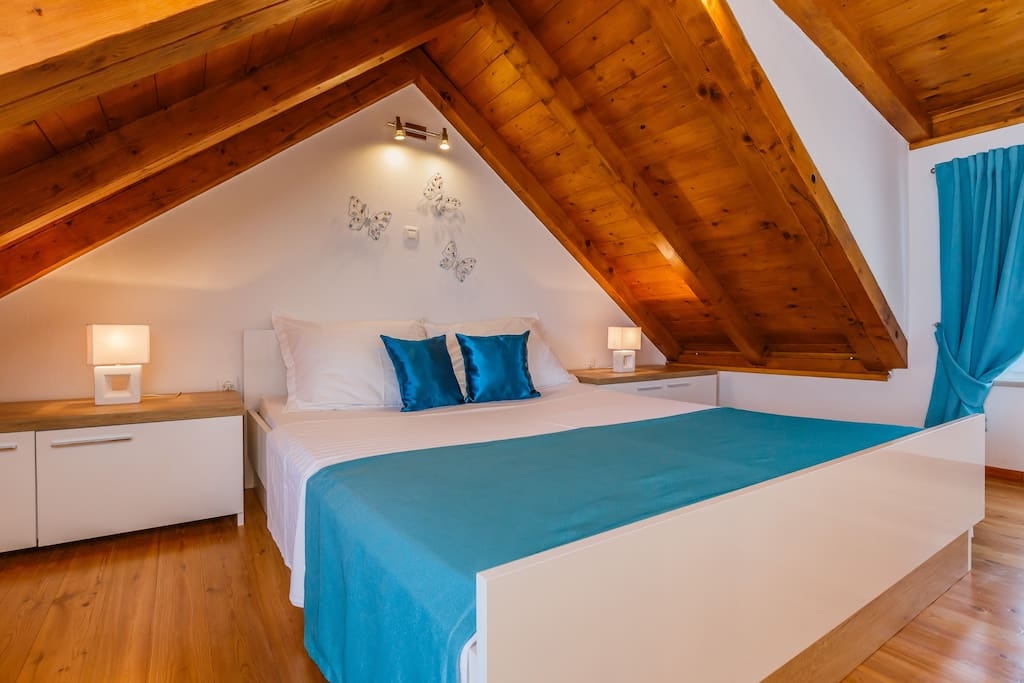 Three bedroom house near beach Supetar, Brač  K
