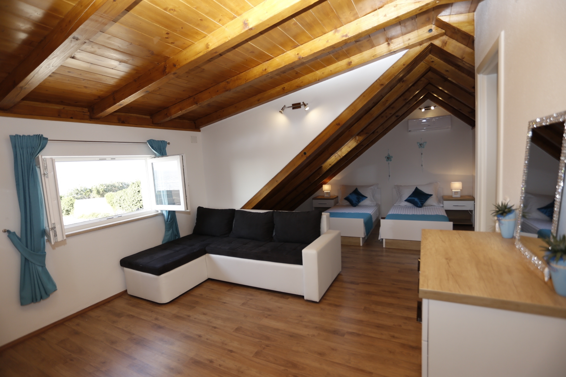 Three bedroom house near beach Supetar, Brač  K