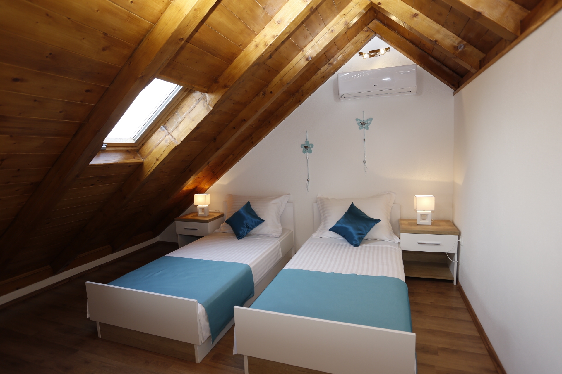 Three bedroom house near beach Supetar, Brač  K