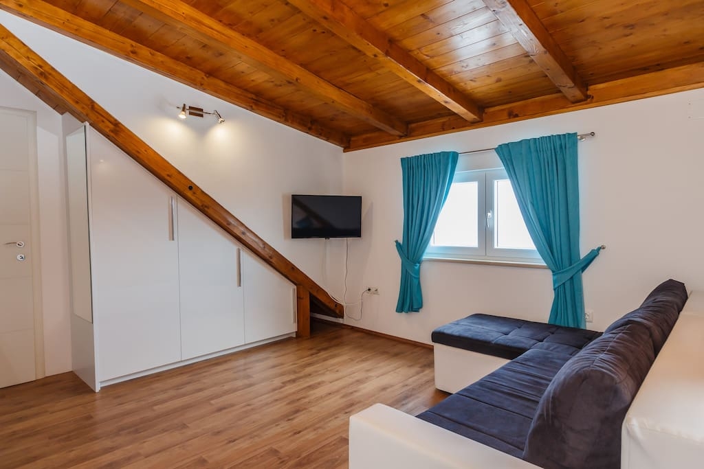 Three bedroom house near beach Supetar, Brač  K
