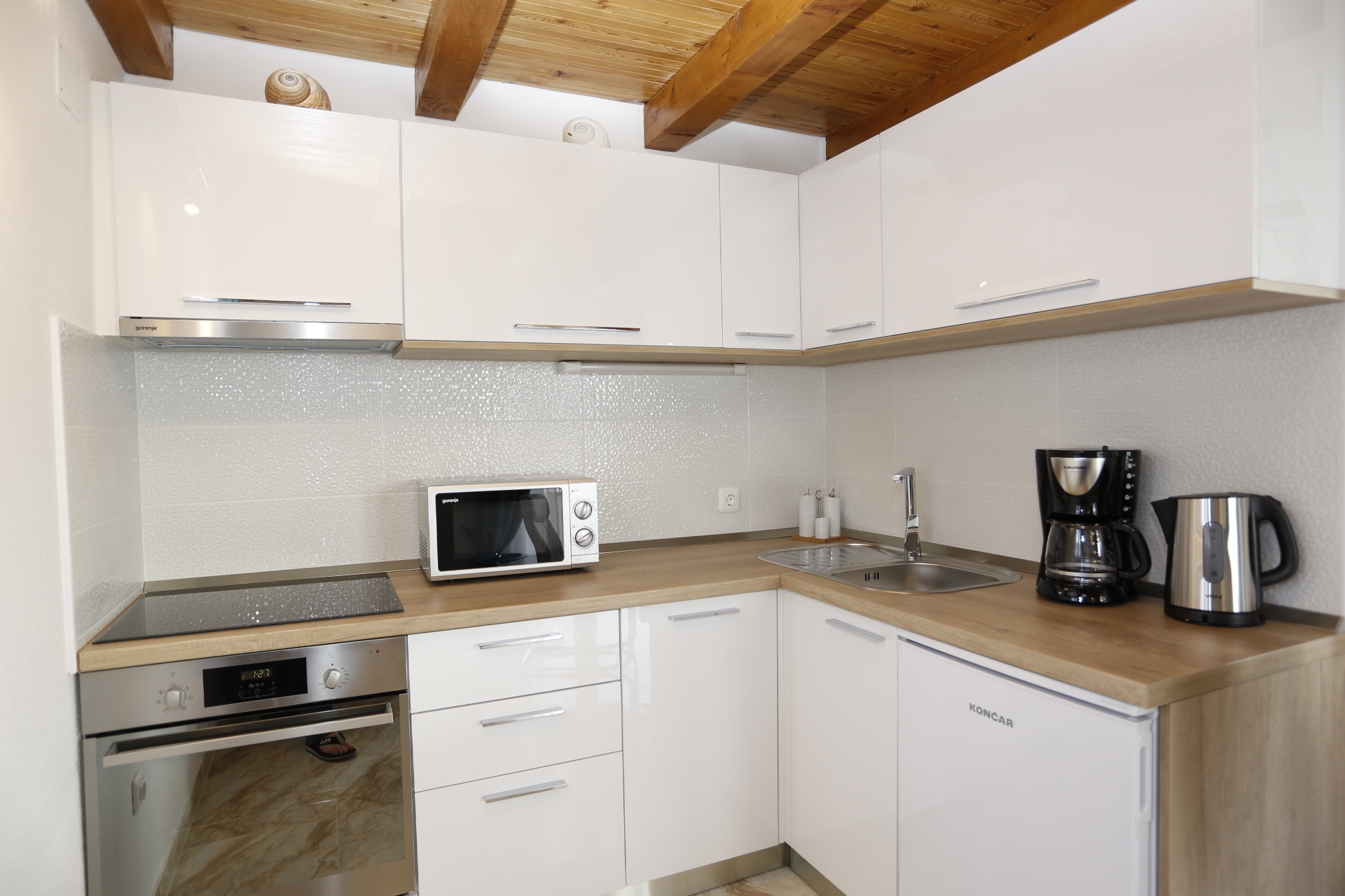 Three bedroom house near beach Supetar, Brač  K