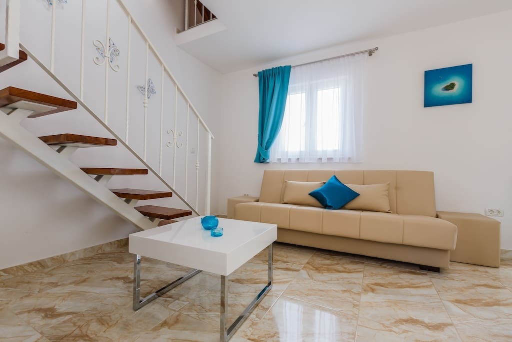 Three bedroom house near beach Supetar, Brač (K-12371)